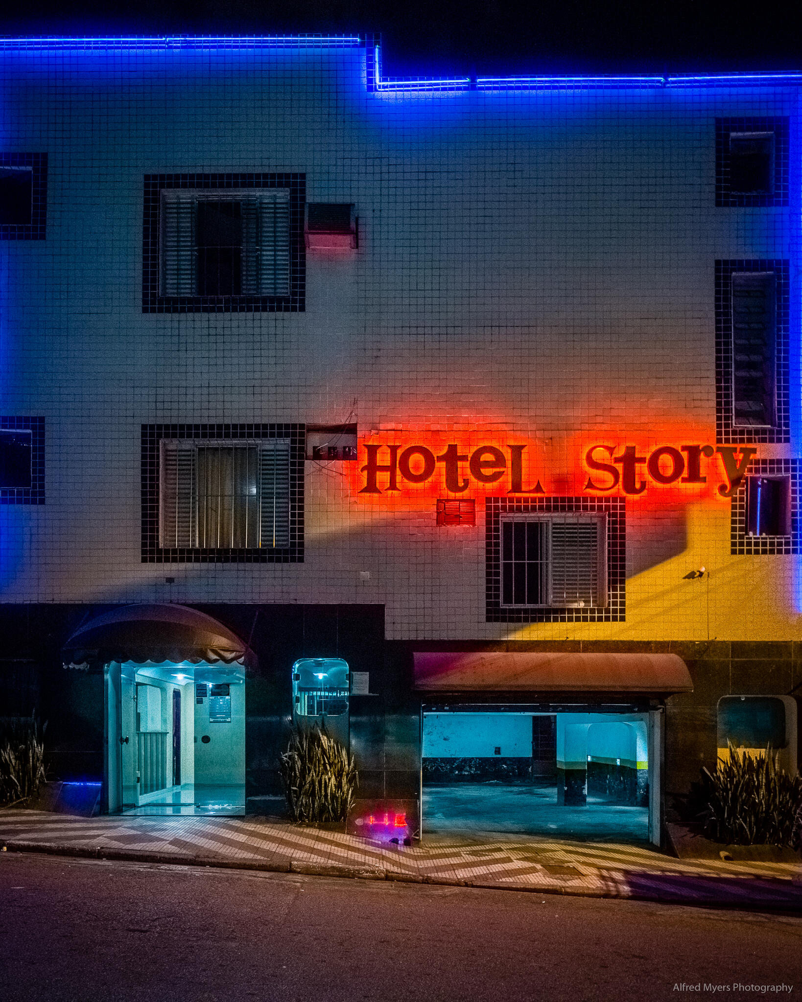 Hotel Story